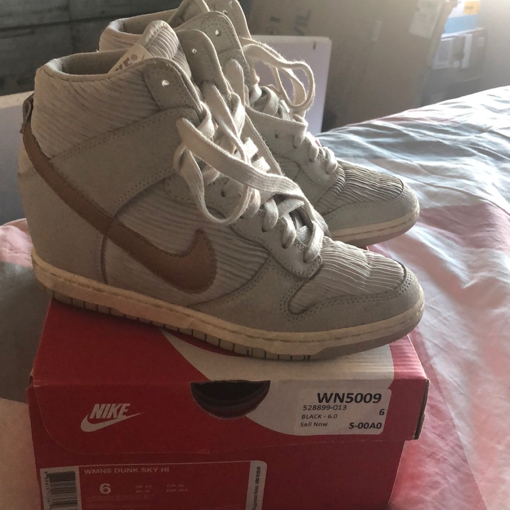 Nike women dunk sky hi 6 sneaker  wedges
